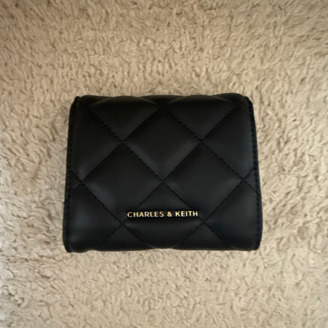 CHARLES & KEITH 三つ折財布 ブラック キルティング