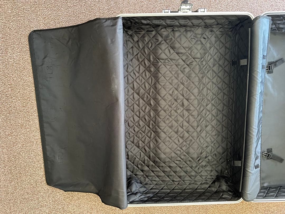 ゼロハリバートンシルバー キャリーケース 2輪 ハンドル付き