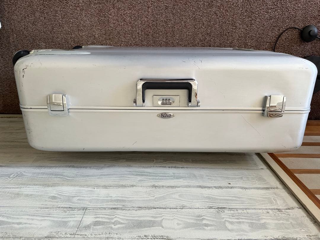 ゼロハリバートンシルバー キャリーケース 2輪 ハンドル付き