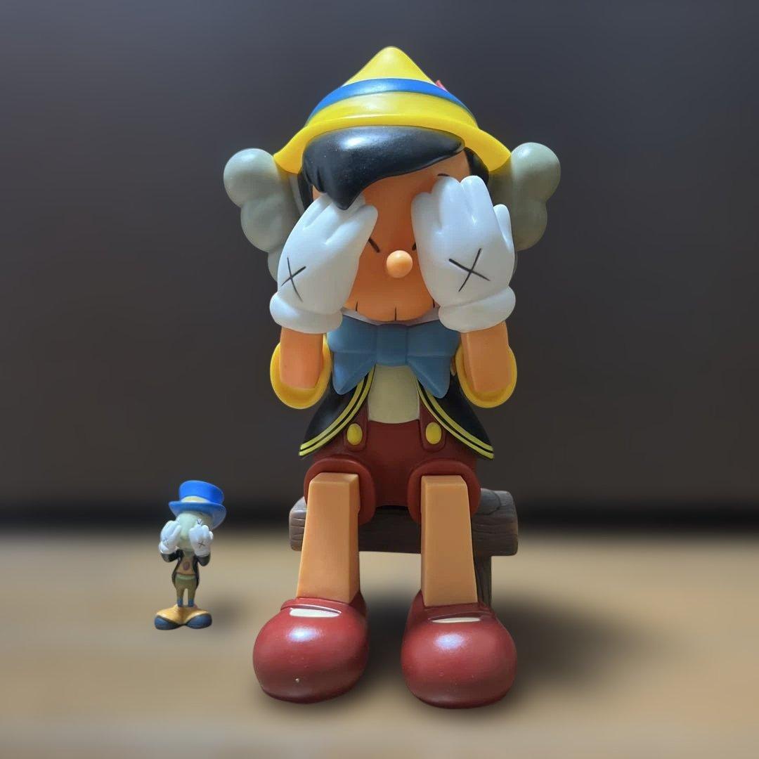 値下げ中カウズ KAWS Pinocchio & Jiminy Cricket