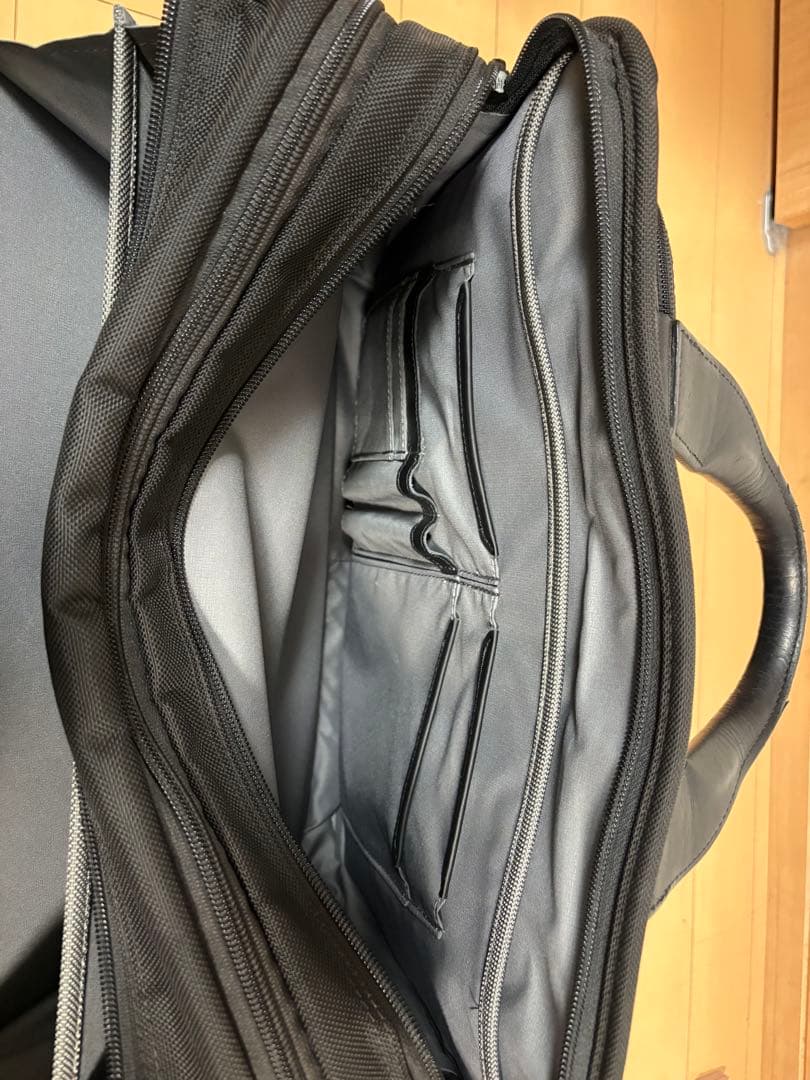 TUMI ブラック ビジネスバッグ　ALPHA3