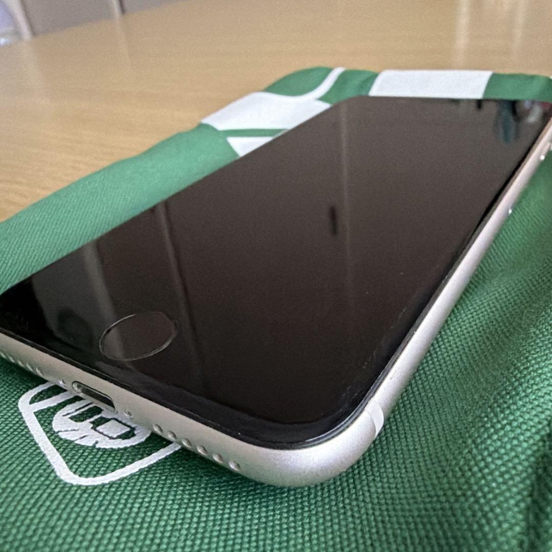 美品！ iPhone SE3 256GB ホワイト バッテリー87% とても綺麗