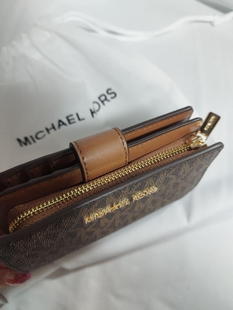 【未使用】MICHAEL KORS マイケルコース 二つ折り財布 シグネチャー