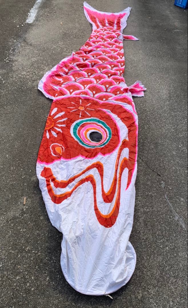 古い鯉のぼり　手描き染め赤　木綿100% 全長450センチ　古布幟旗柿渋染め