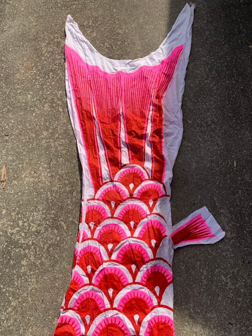 古い鯉のぼり　手描き染め赤　木綿100% 全長450センチ　古布幟旗柿渋染め