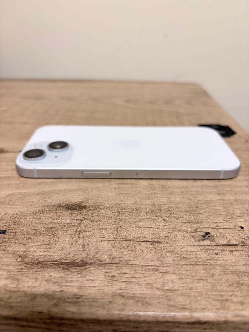 Apple iPhone 15 ブルー