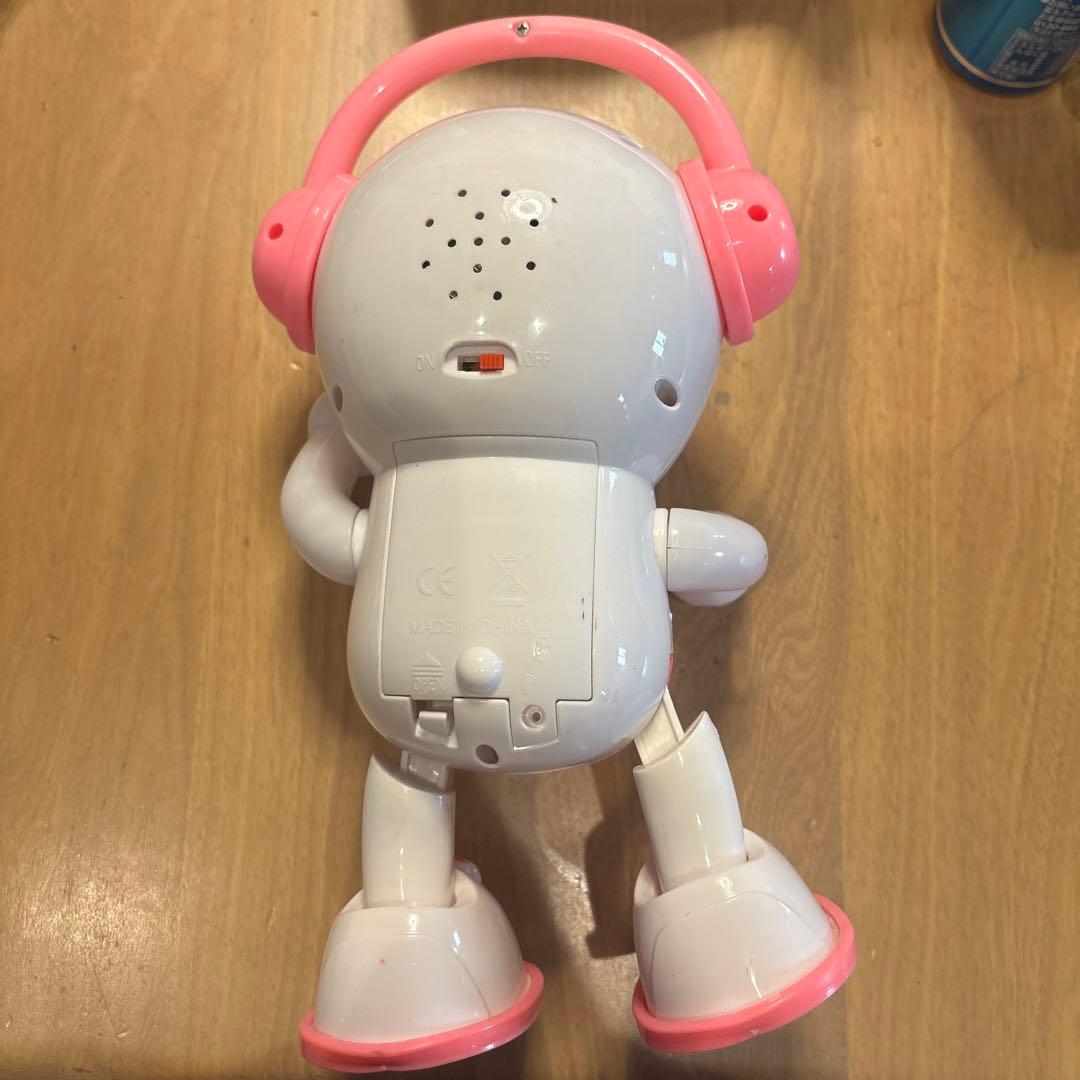 ハローキティーロボット 光る、動く手足、音楽再生