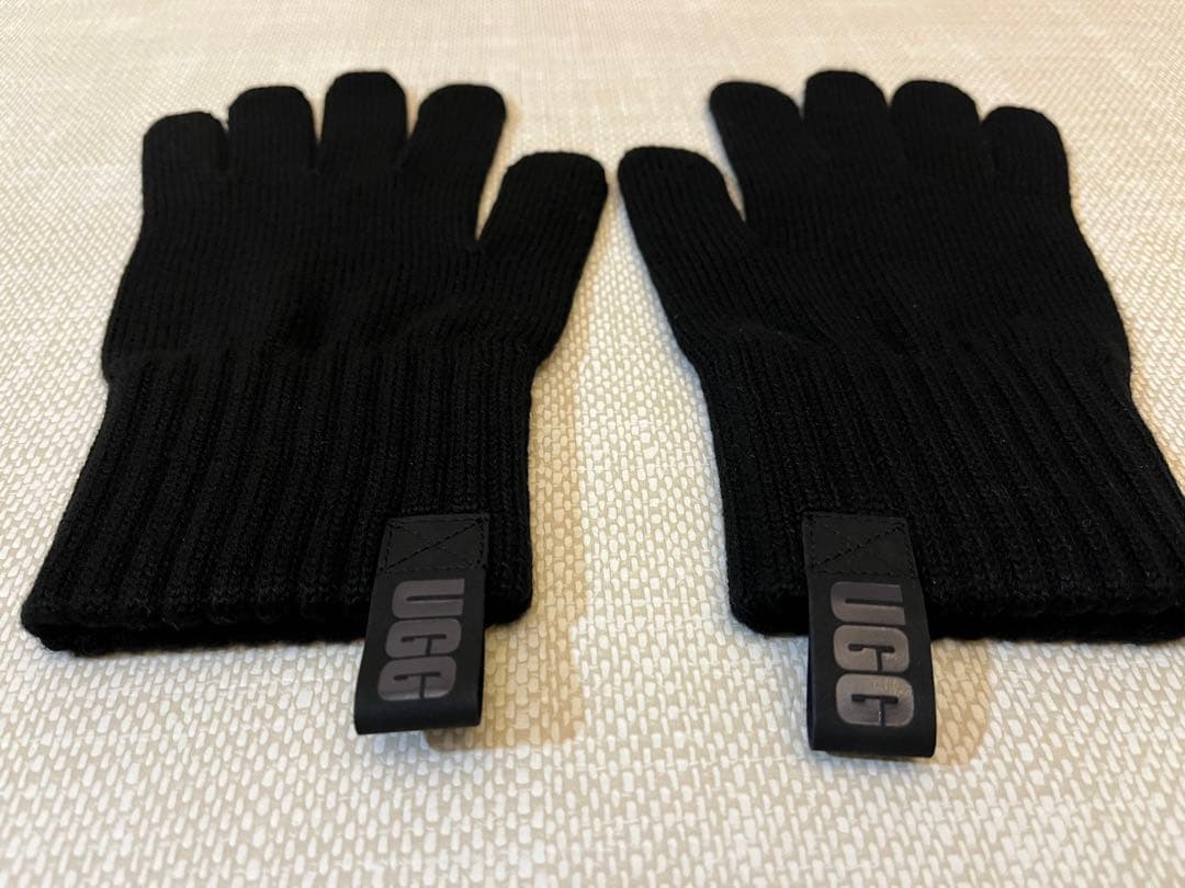 【新品】UGG ブラック 手袋 スマートフォン対応 ショッパー付