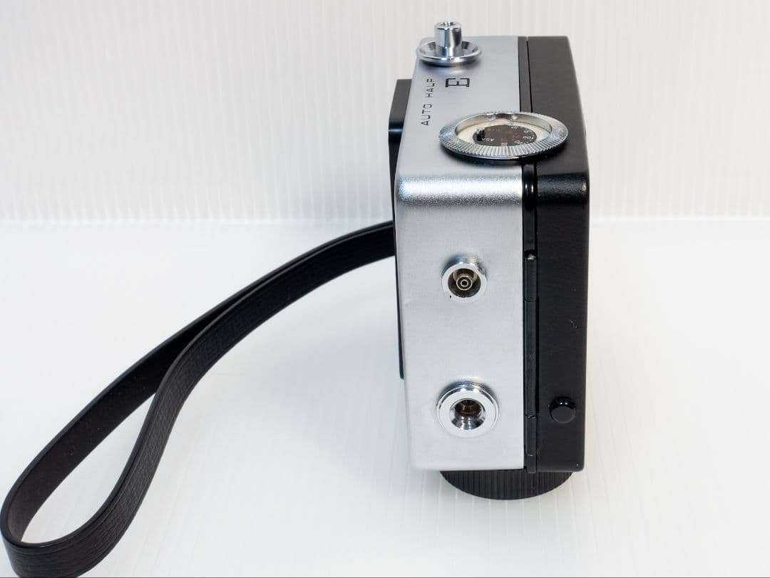 ㉓【美品・整備済】RICOH AUTO HALF E 「ブラック 」オートハーフ