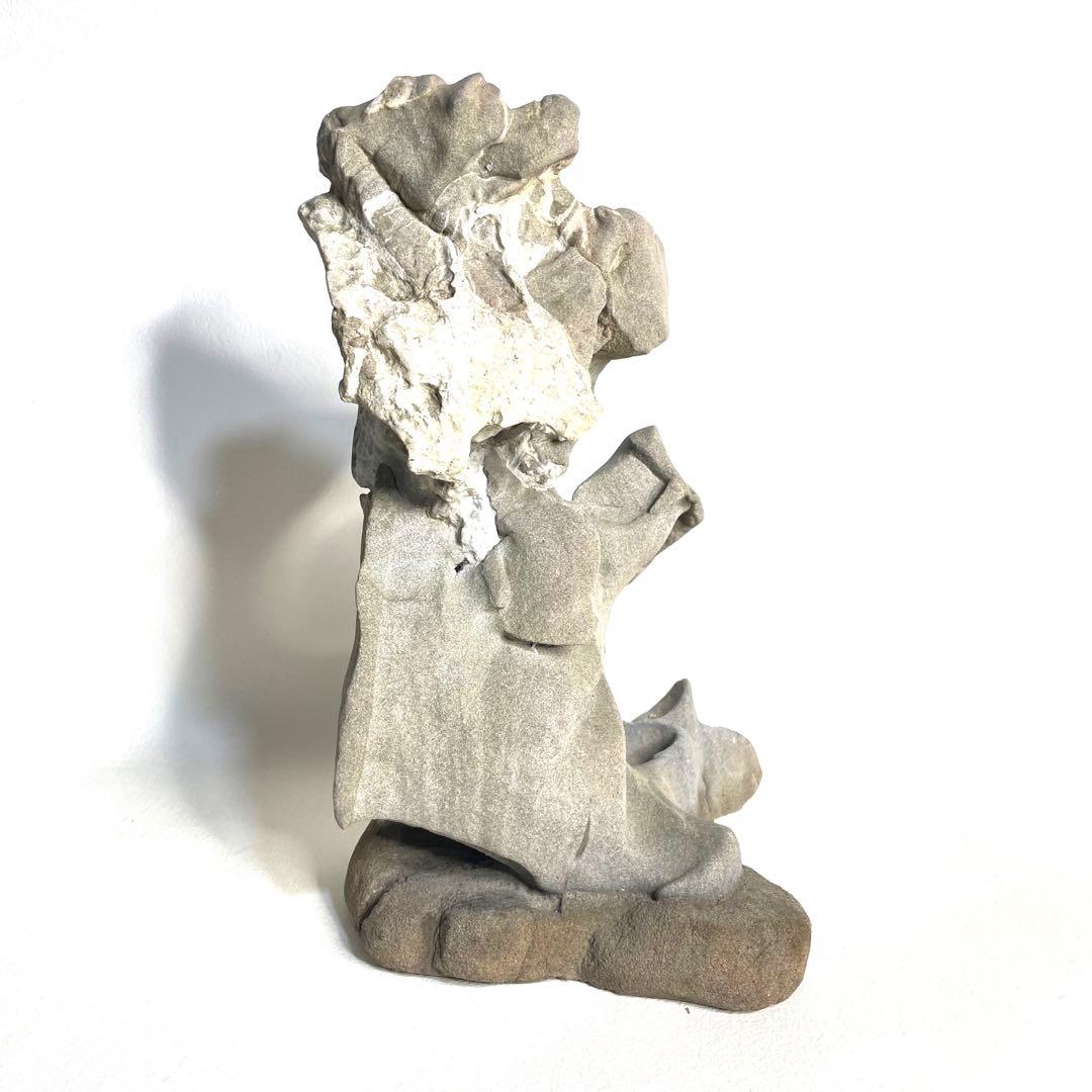 『祈る人の形をした岩』　天然岩　オブジェ　　縁起物　鑑賞石