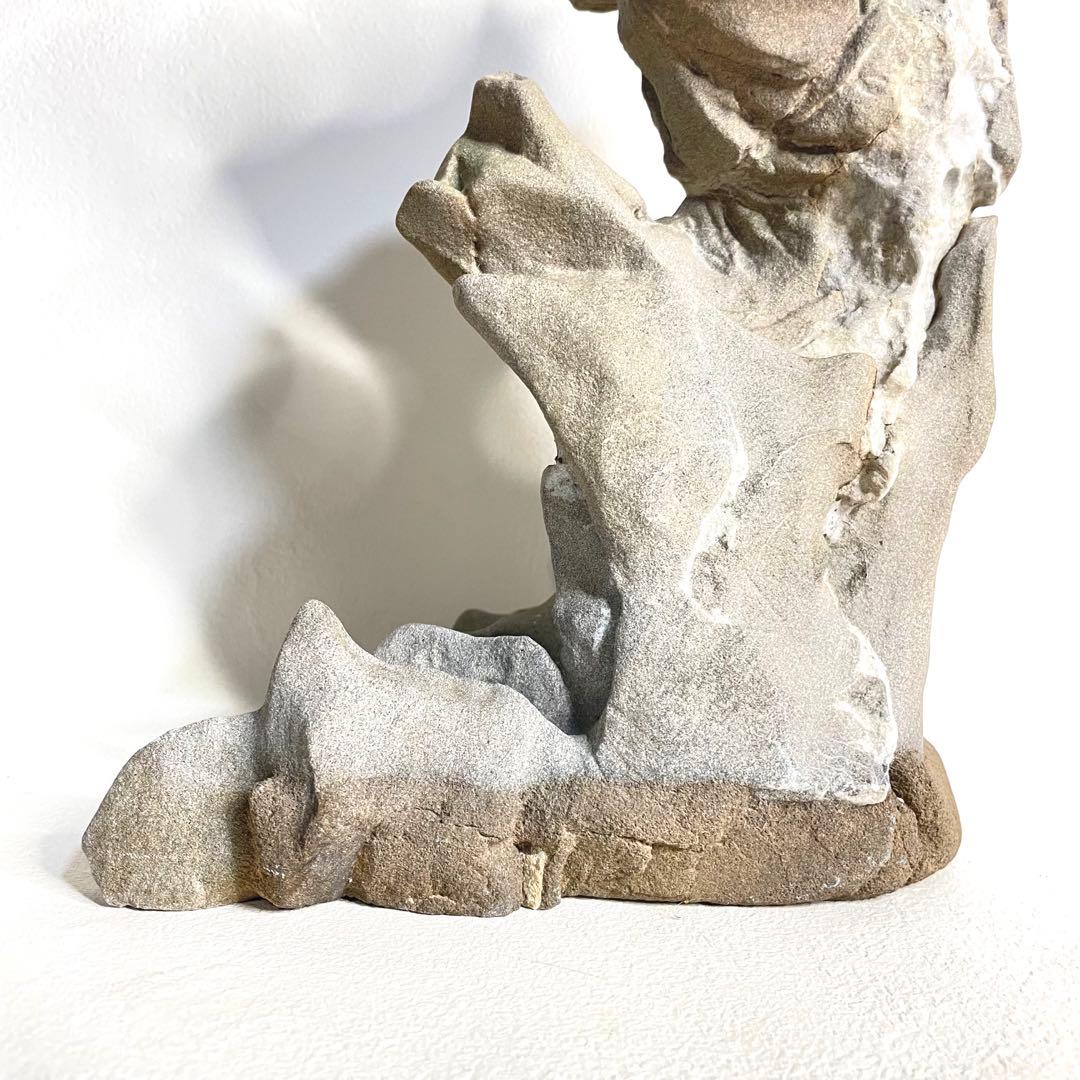 『祈る人の形をした岩』　天然岩　オブジェ　　縁起物　鑑賞石