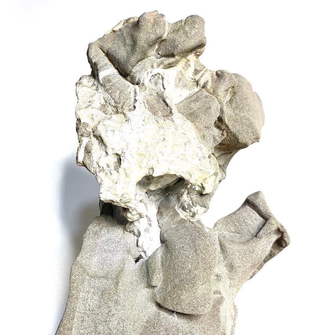 『祈る人の形をした岩』　天然岩　オブジェ　　縁起物　鑑賞石