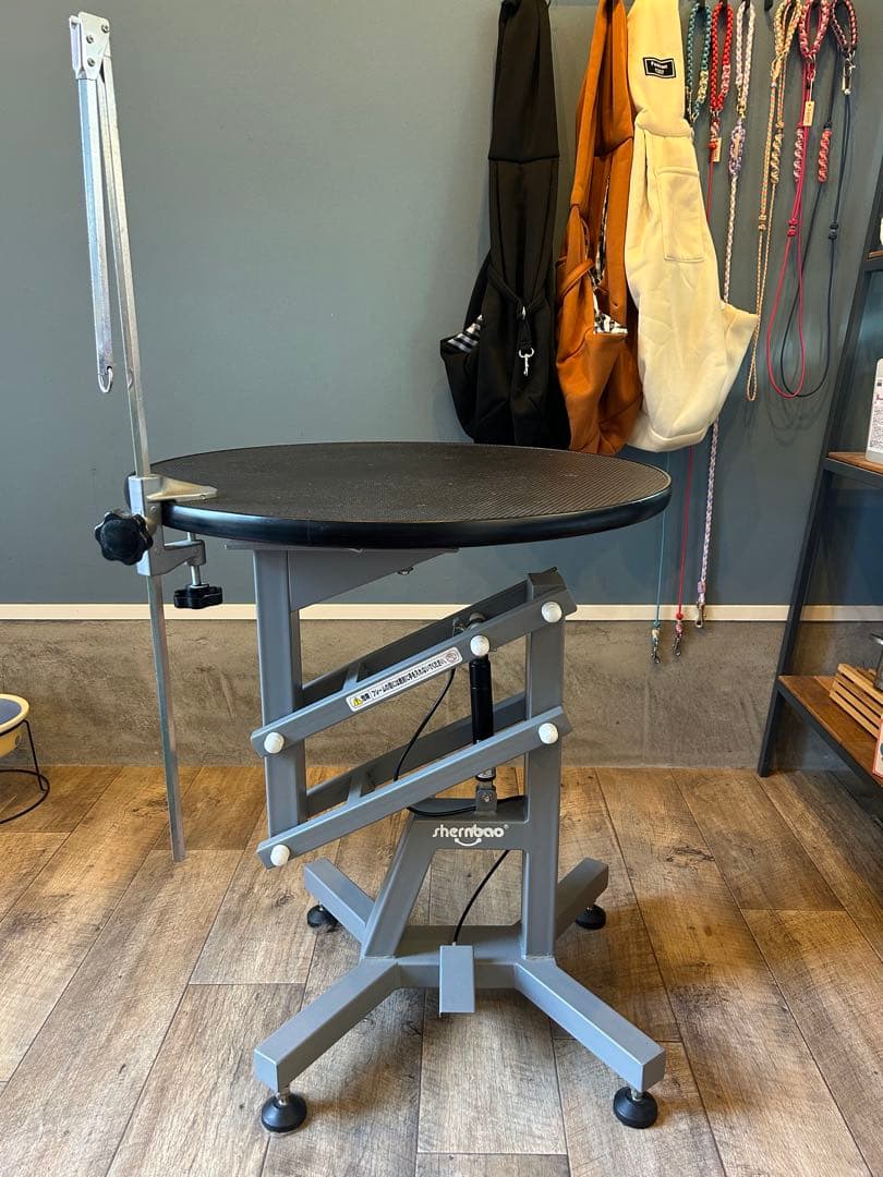 空気圧式トリミングテーブル 高さ調整可能