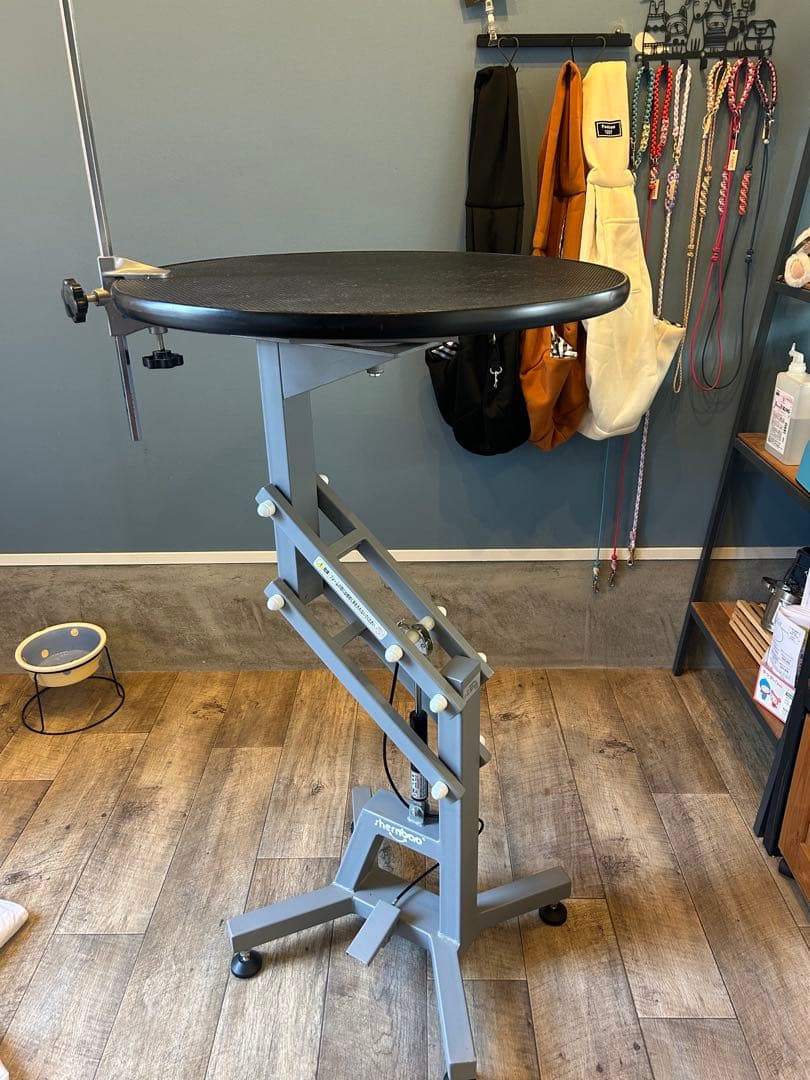 空気圧式トリミングテーブル 高さ調整可能