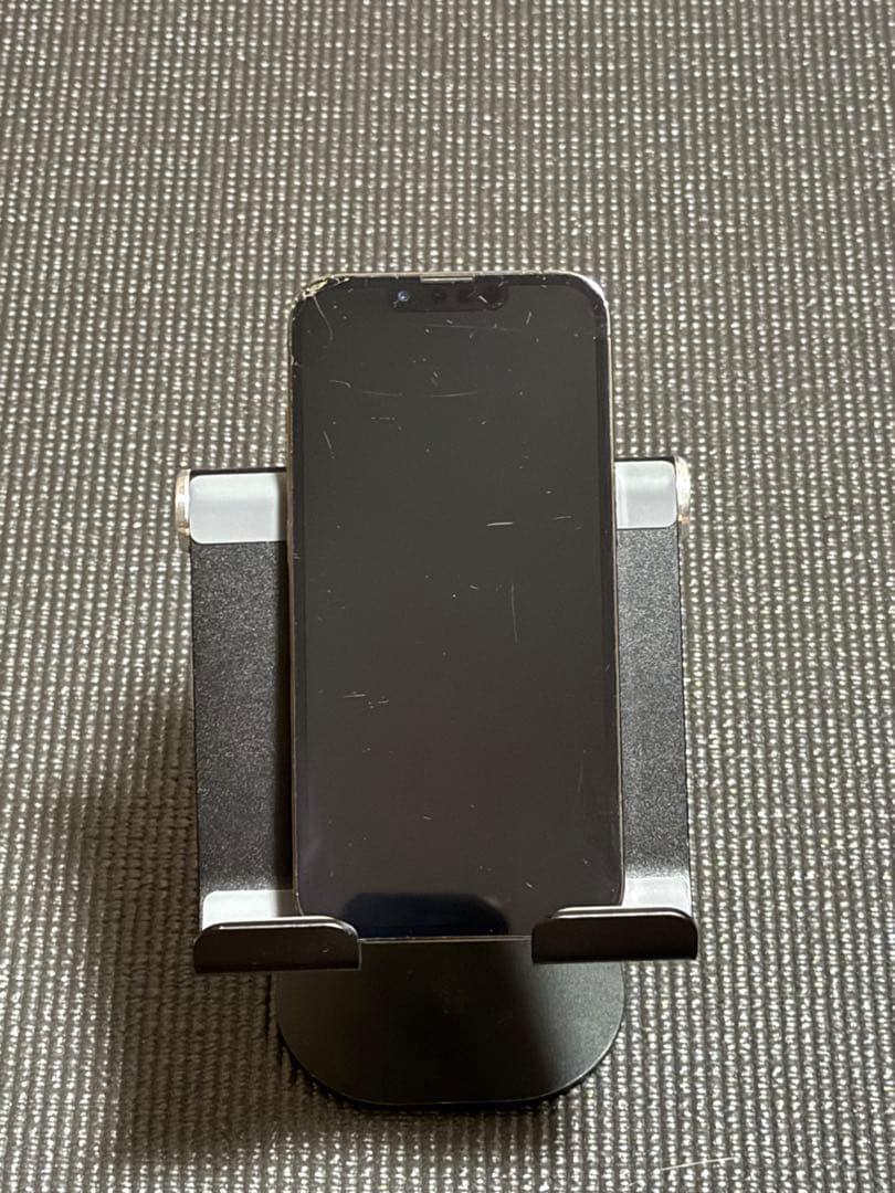 Apple iPhone 13 Pro 画面にひびあり