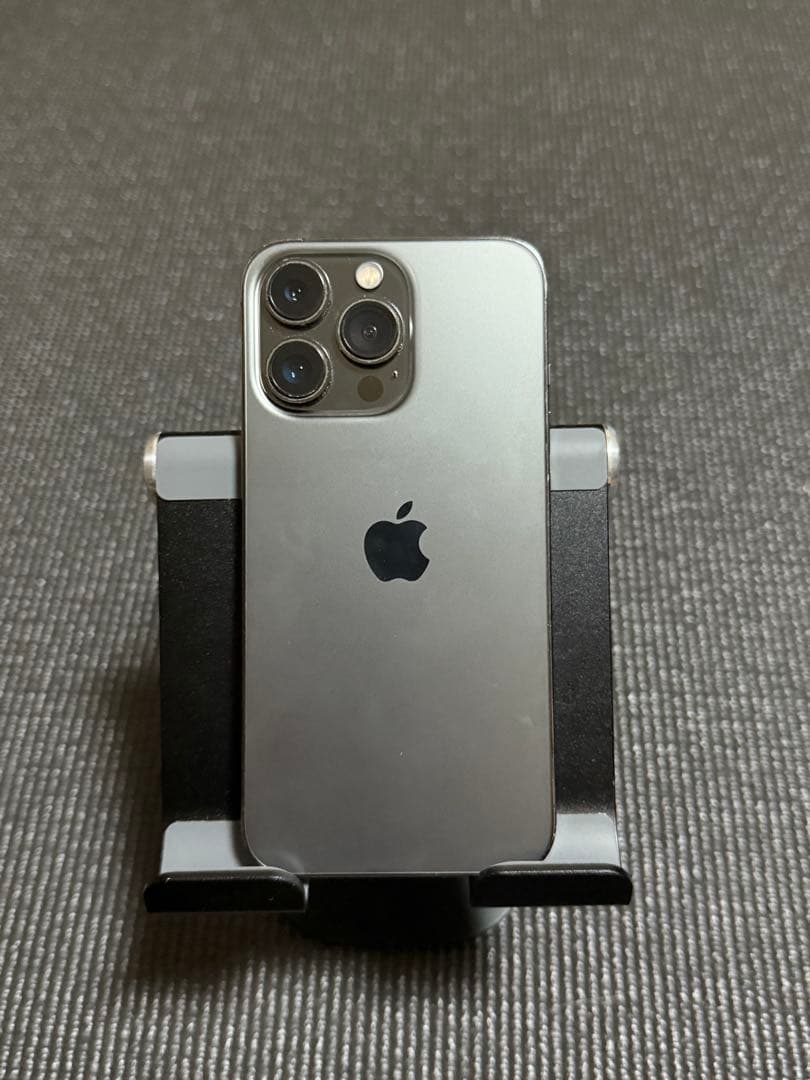 Apple iPhone 13 Pro 画面にひびあり