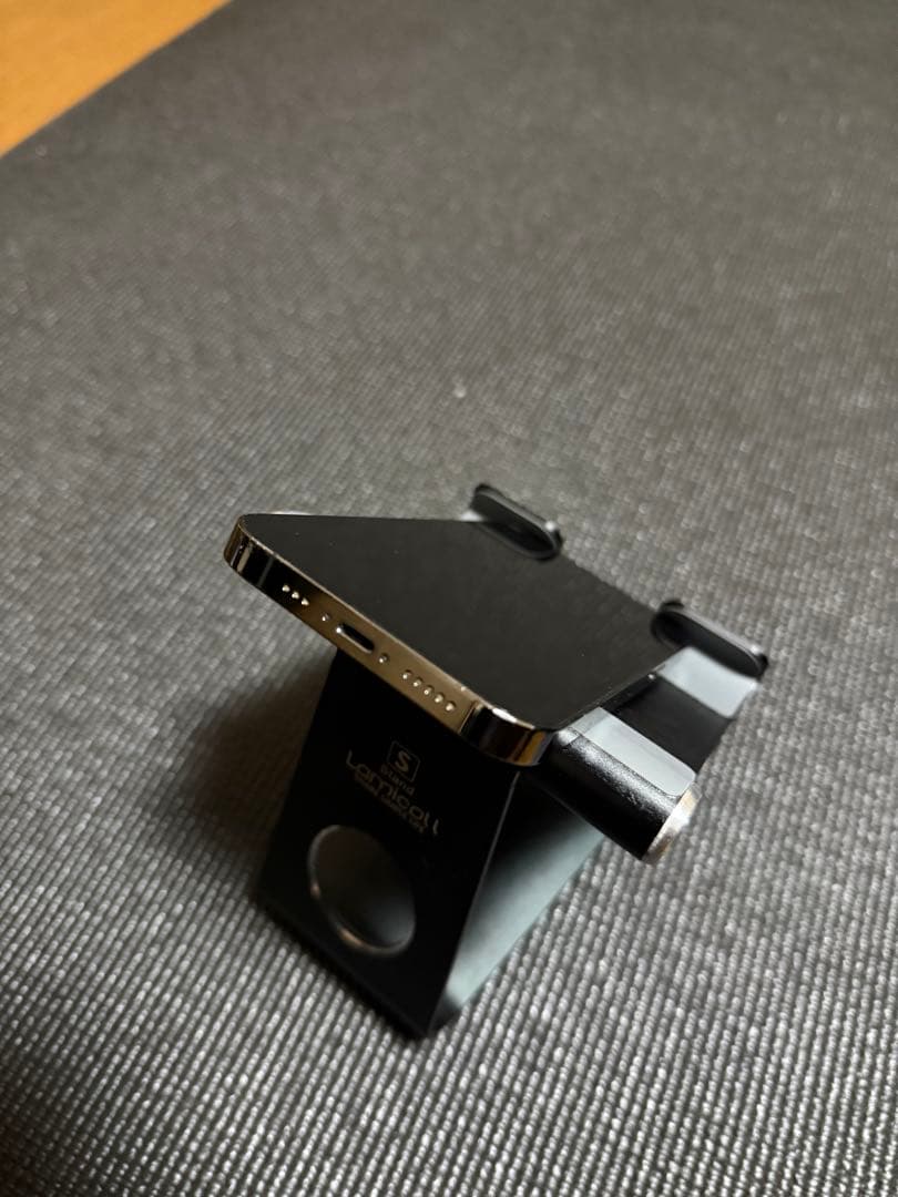 Apple iPhone 13 Pro 画面にひびあり