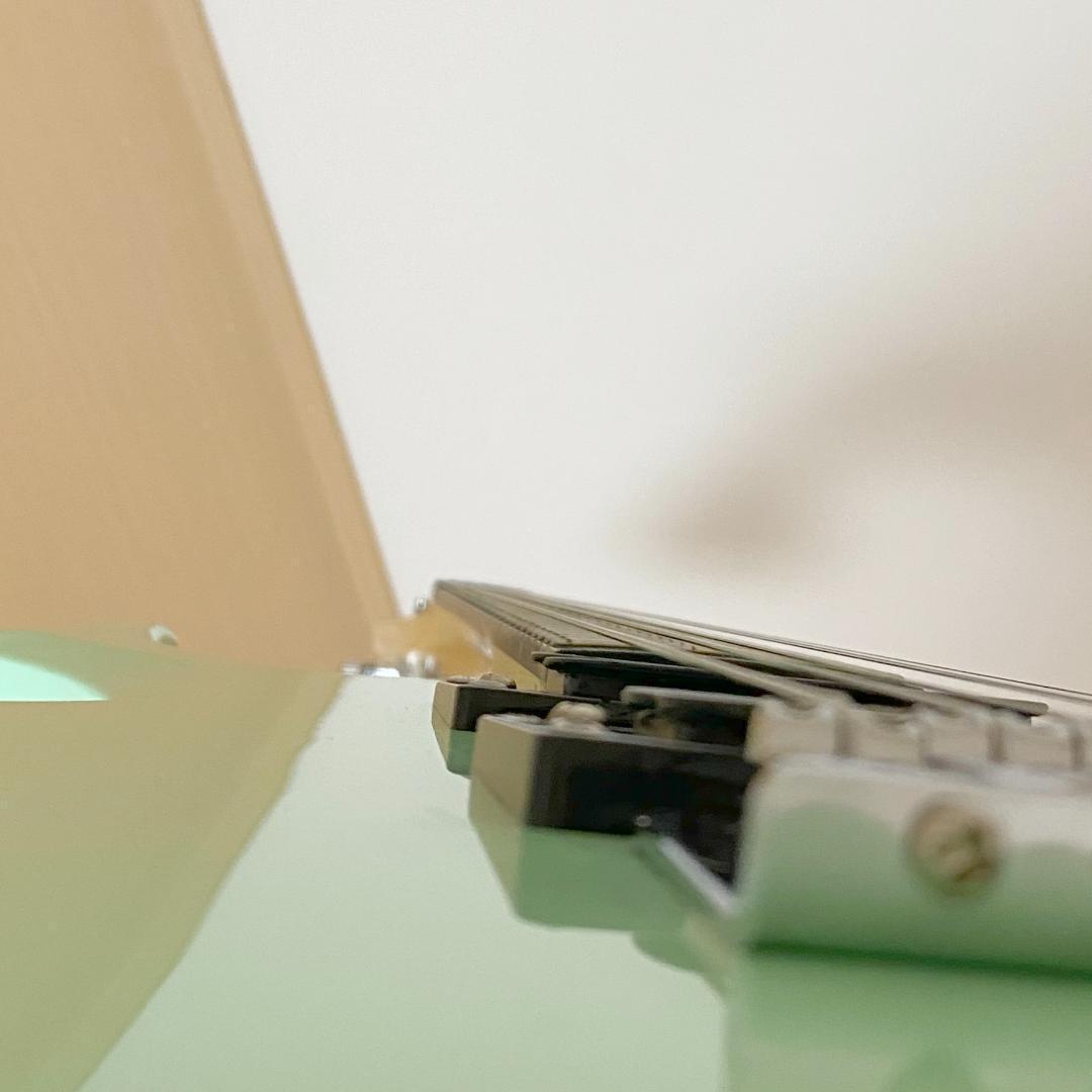 変形タイプ　エレキギター 　サーフグリーン　シンクロナイズドトレモロ