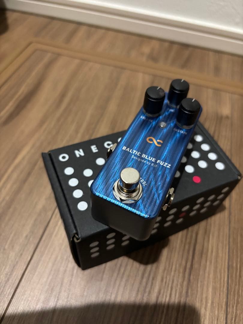 ギター One Control / BALTIC BLUE FUZZ
