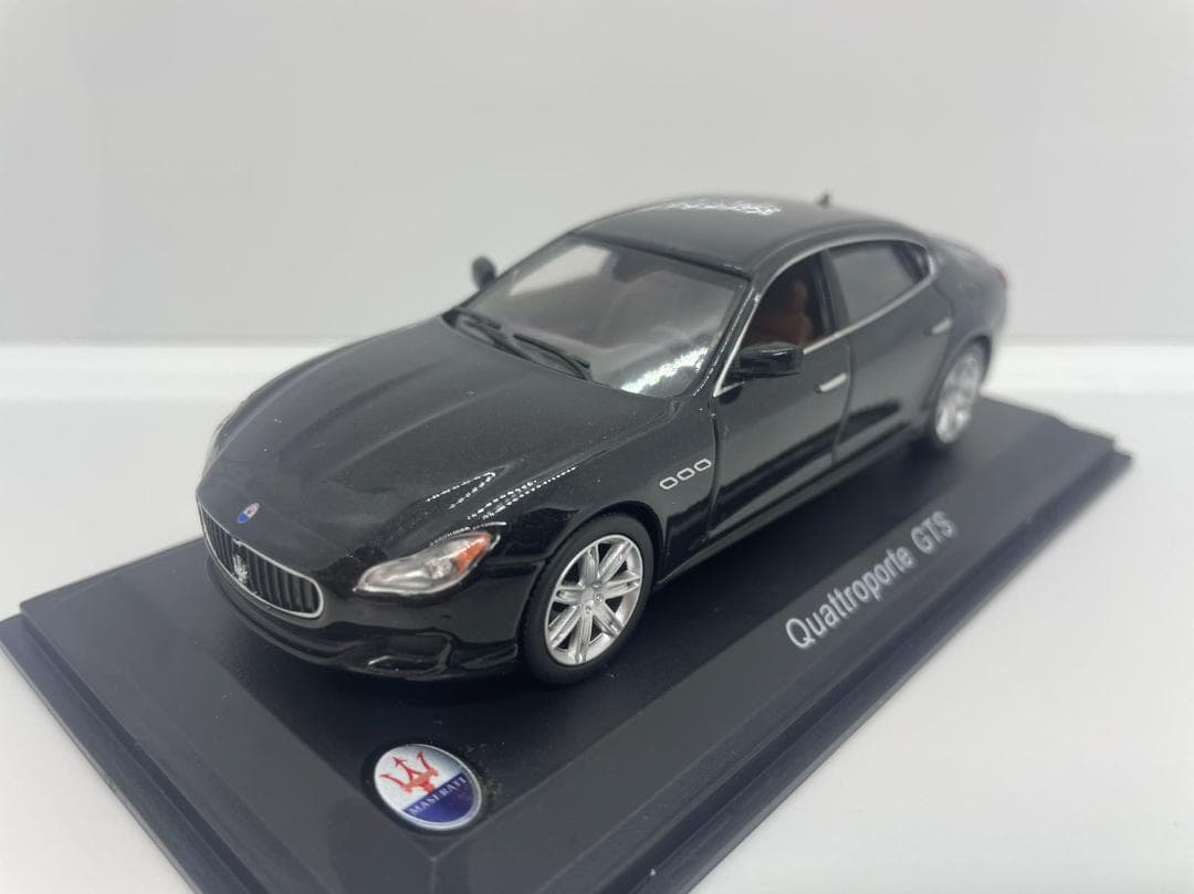 402-448 1/43 マセラティ Quattroporle GTS ブラック