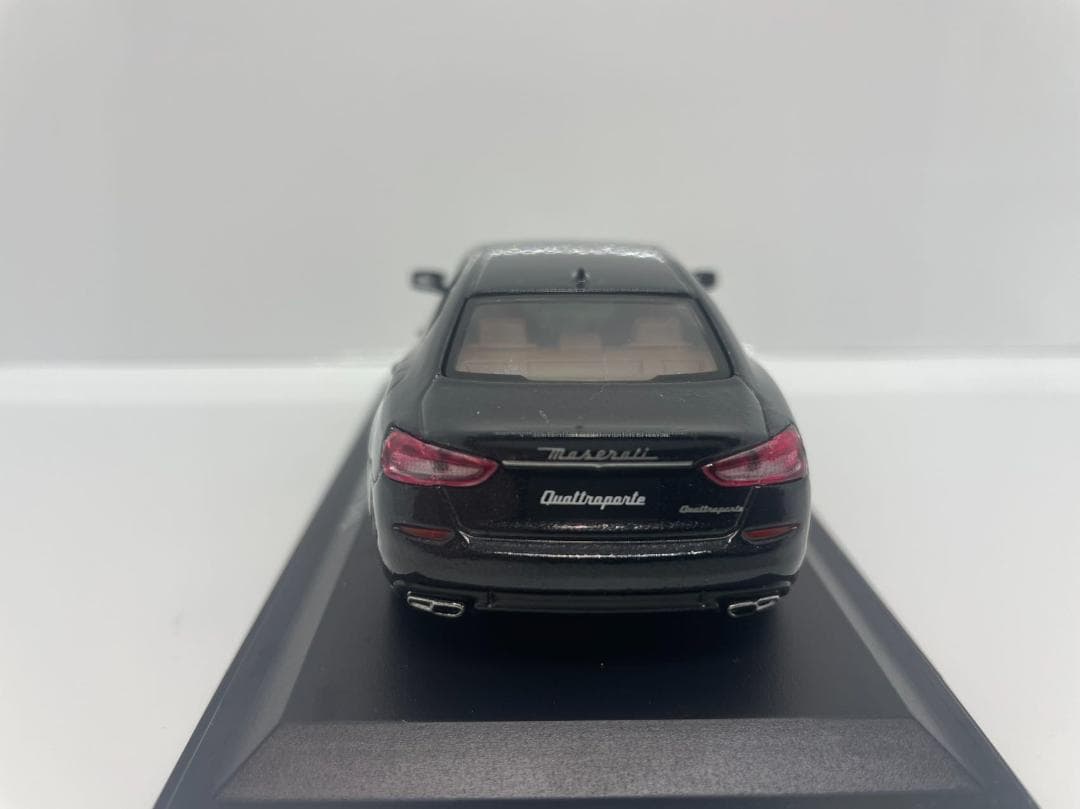 402-448 1/43 マセラティ Quattroporle GTS ブラック