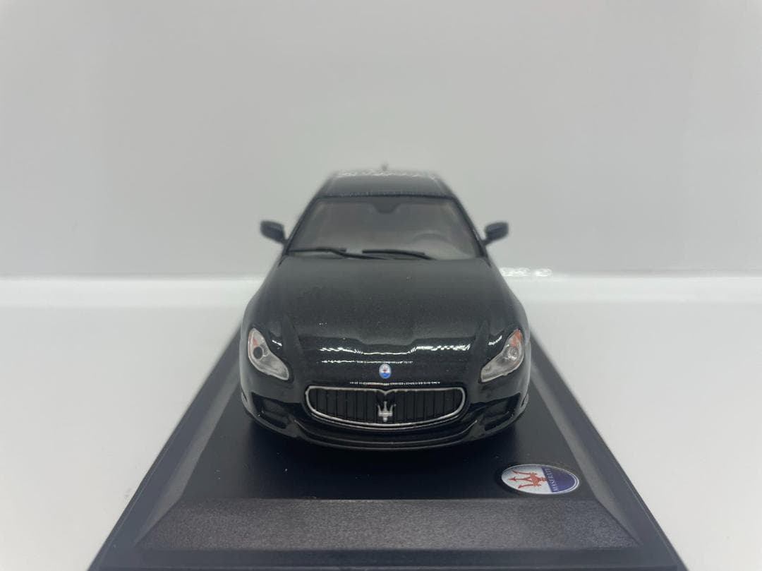 402-448 1/43 マセラティ Quattroporle GTS ブラック