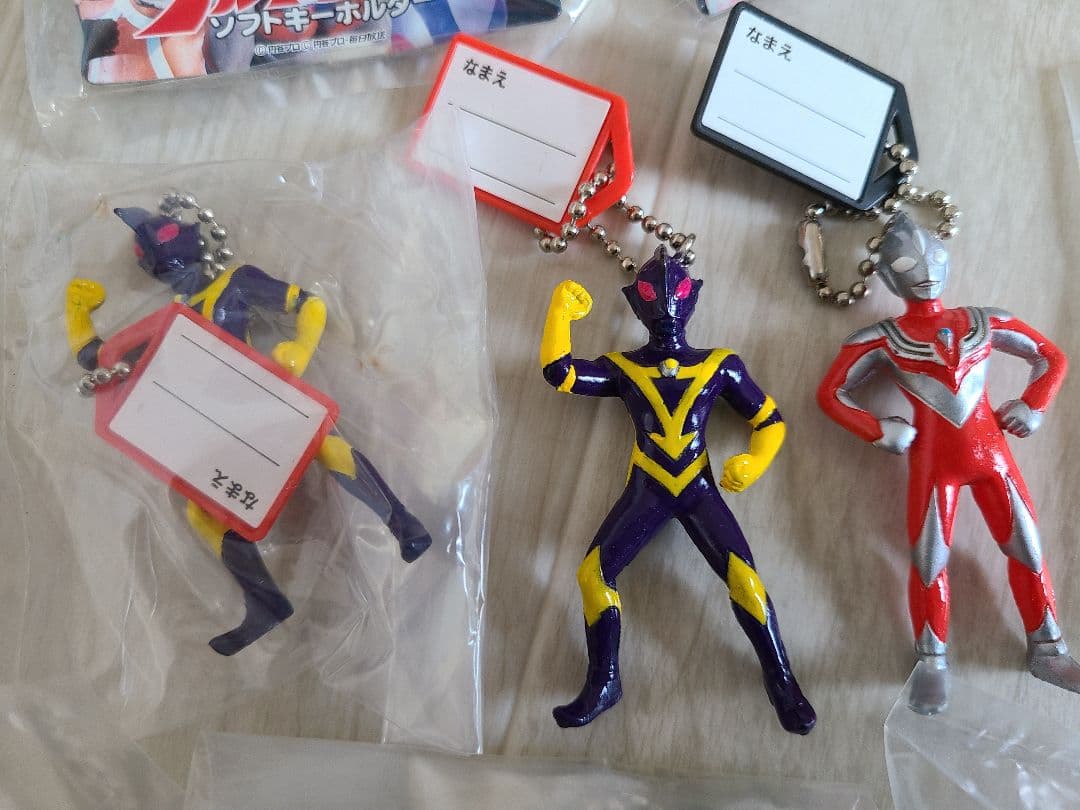 ウルトラマンキーホルダーレトロ怪獣　ダイナ　ティガ　ゼアス新品　ULTRAMAN
