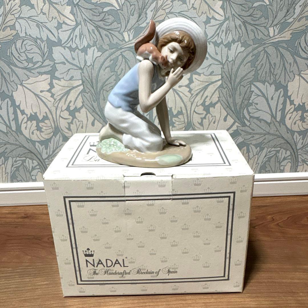 【美品】NADAL 陶器人形 リスに囁く少女