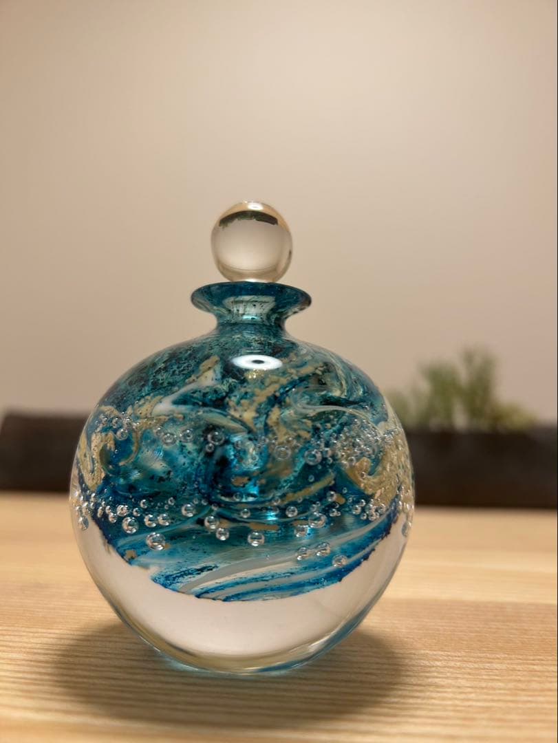 【現在非売品】水色の透明のガラス瓶　香水瓶