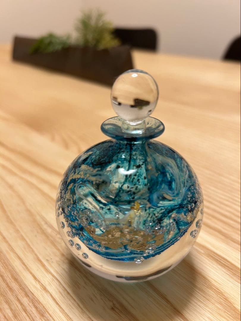 【現在非売品】水色の透明のガラス瓶　香水瓶