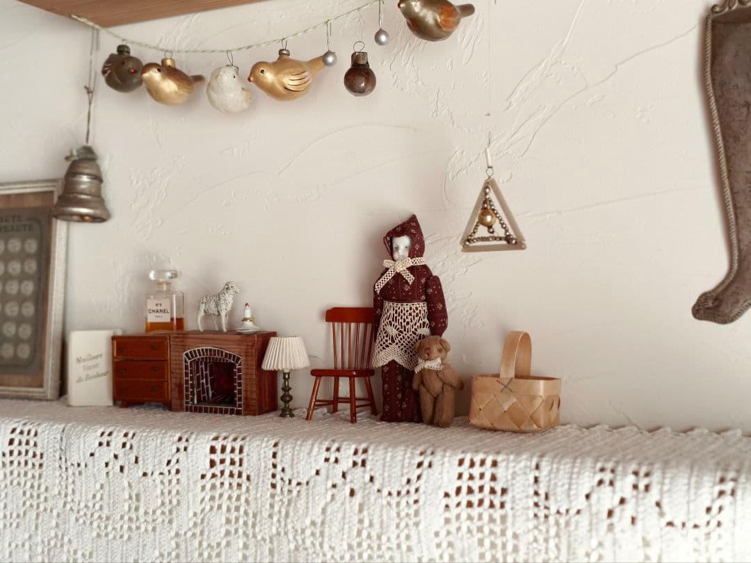 * vintage doll ୨୧ 頭巾をかぶった 陶器のお顔の 女の子