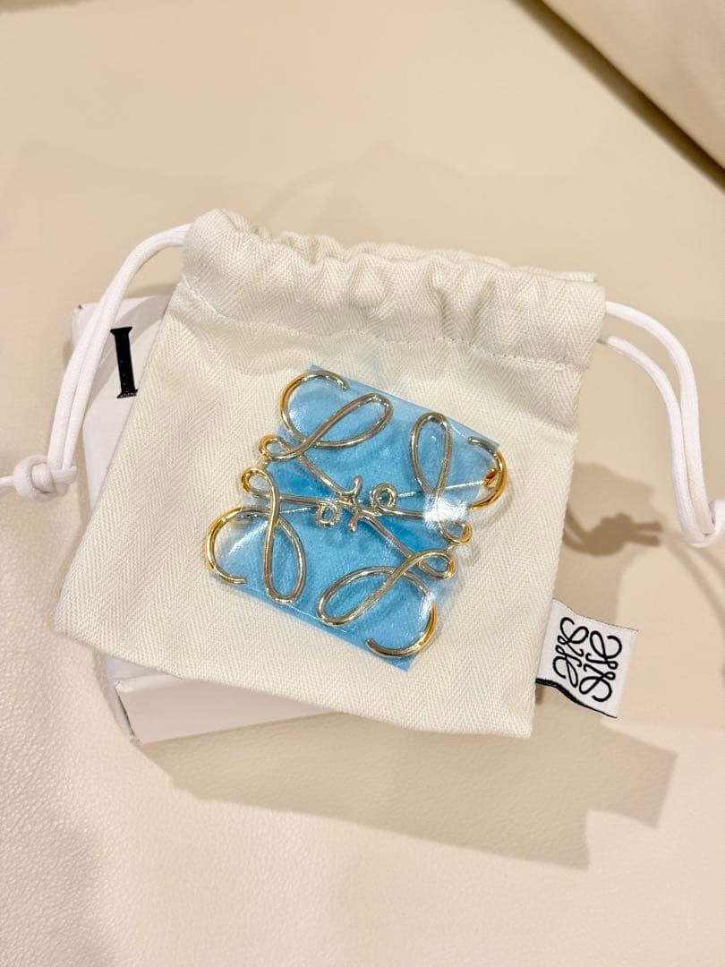 新品未使用　LOEWE ロエベ アナグラム ブローチ メタル マルチカラー