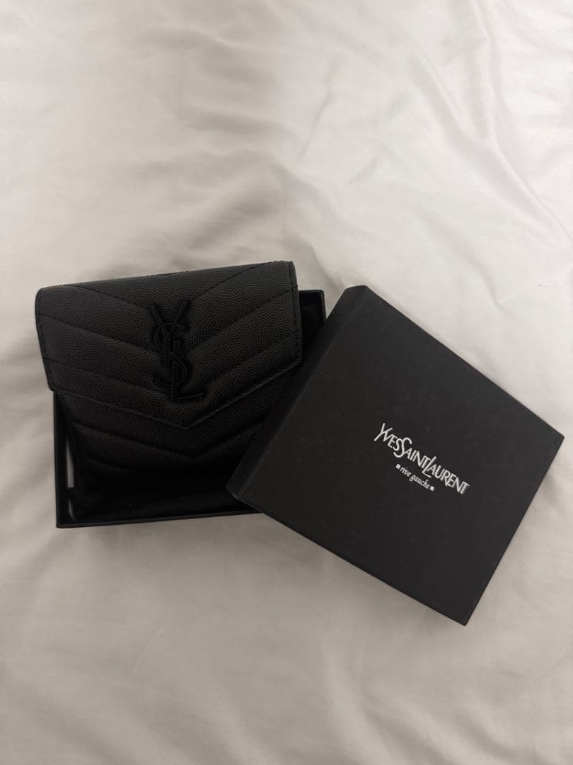 Yves Saint Laurent ブラック三つ折り財布