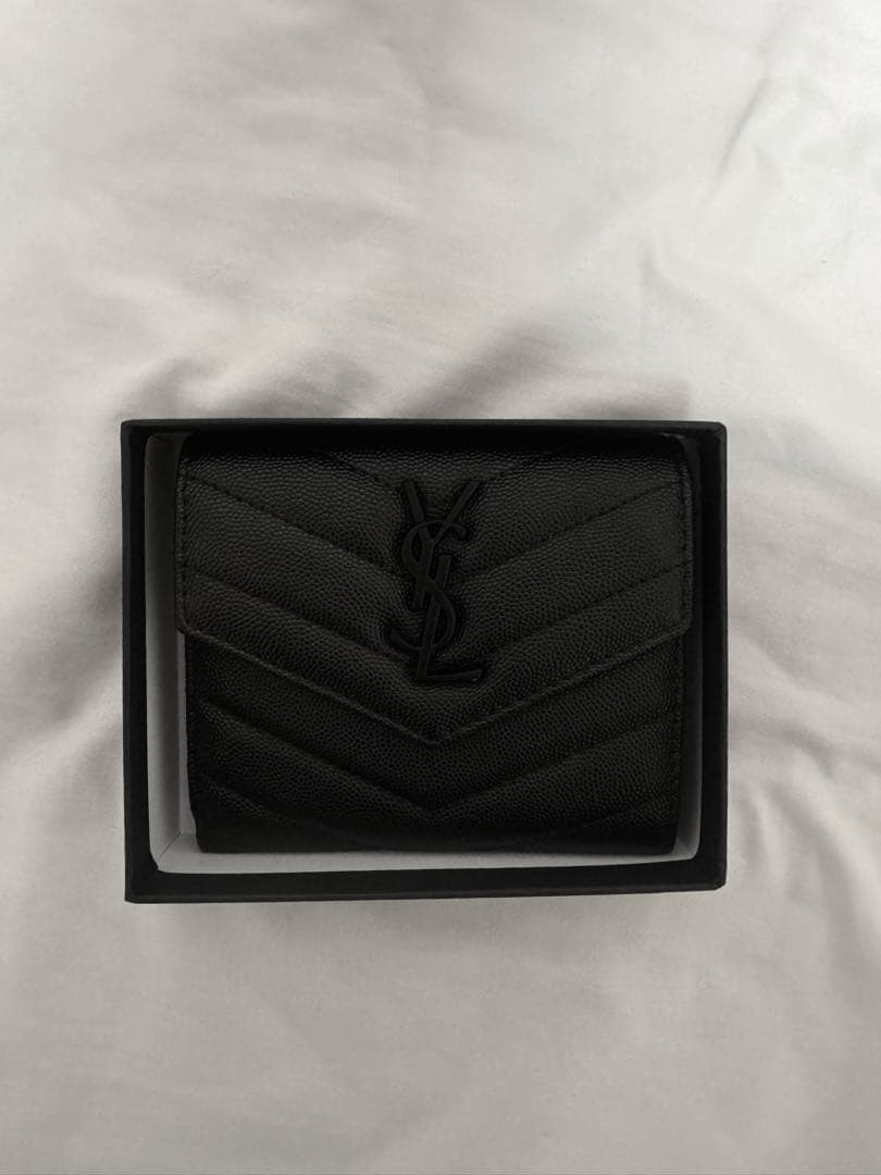 Yves Saint Laurent ブラック三つ折り財布