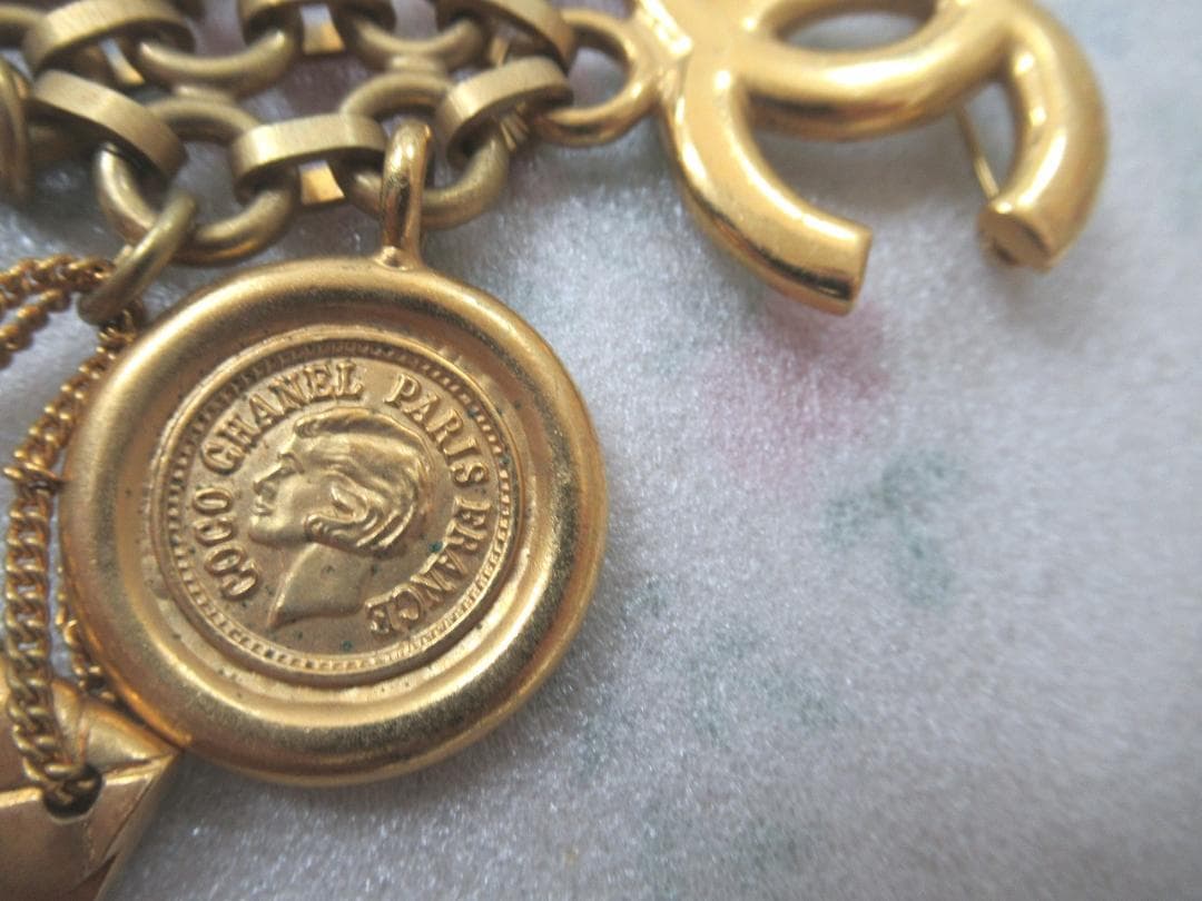T*T様 正規品　レア　CHANEL　シャネル ブローチ 96P ゴールド ヴィ