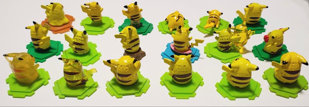 d*7様 【ポケモン】フルカラーコレクションとスタジアムのピカチュウ17体+1体