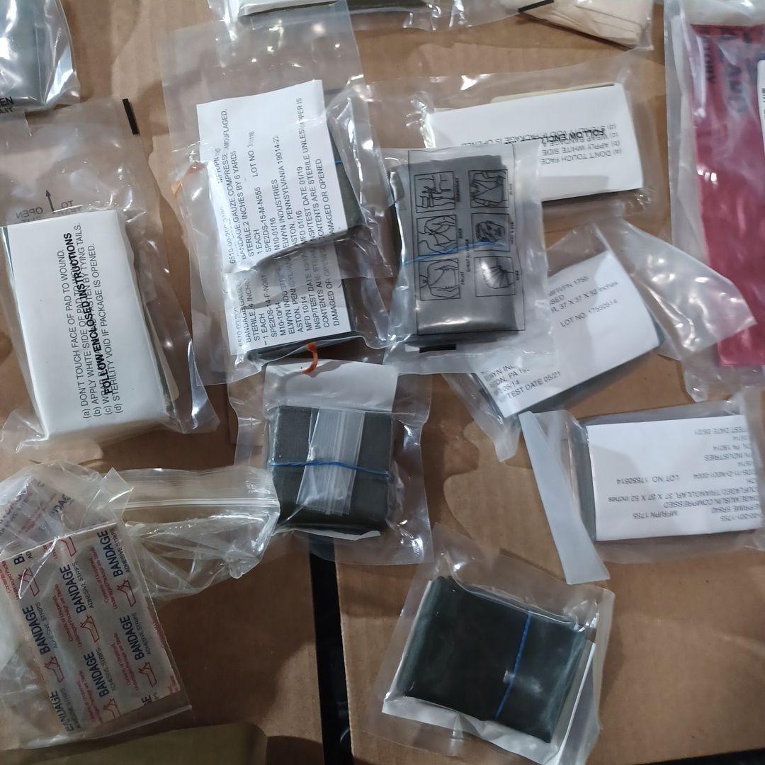 ✨送料無料　米軍　FIRST AID KID