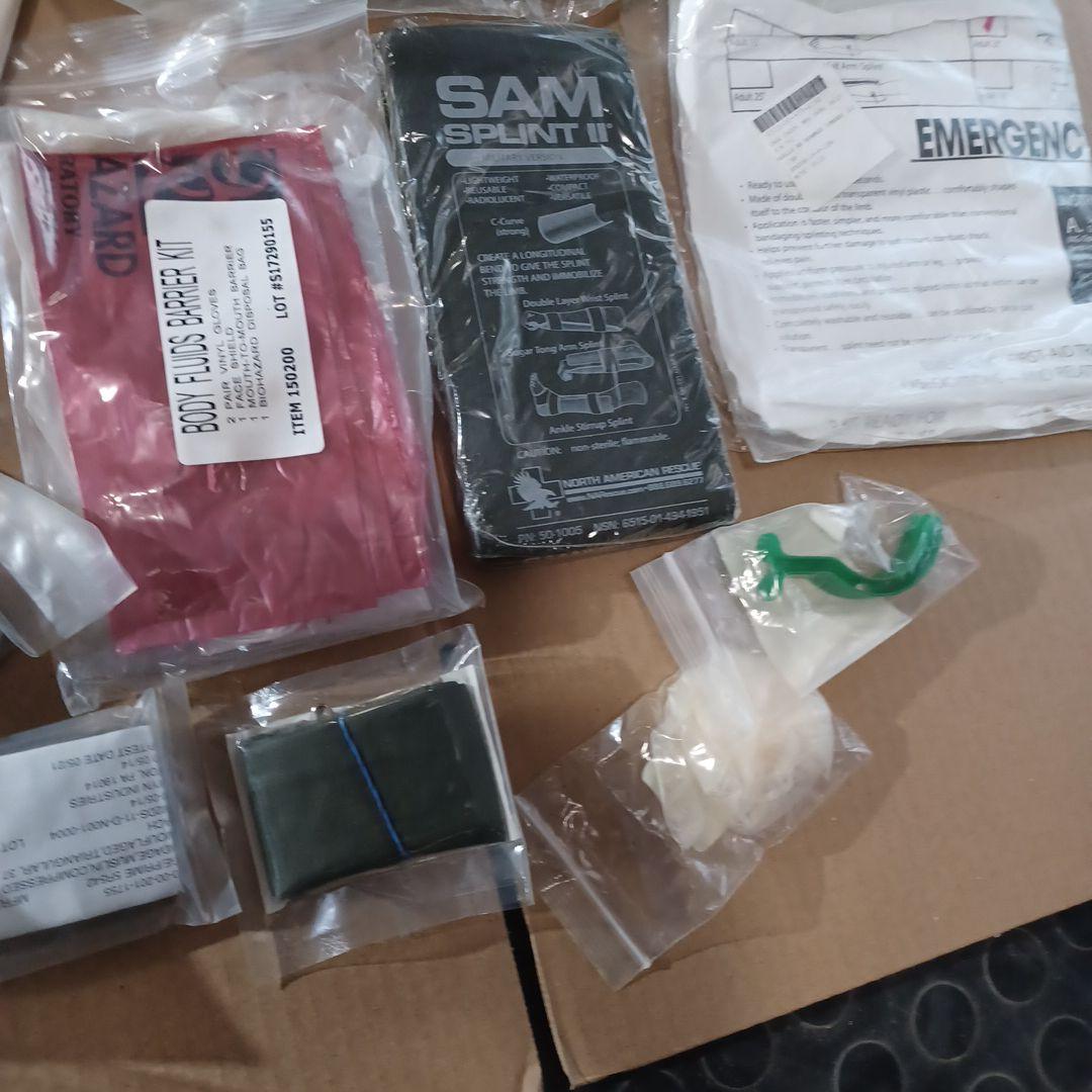 ✨送料無料　米軍　FIRST AID KID