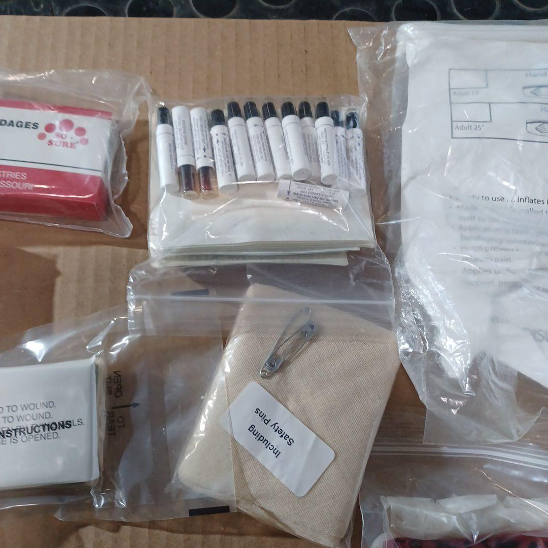 ✨送料無料　米軍　FIRST AID KID