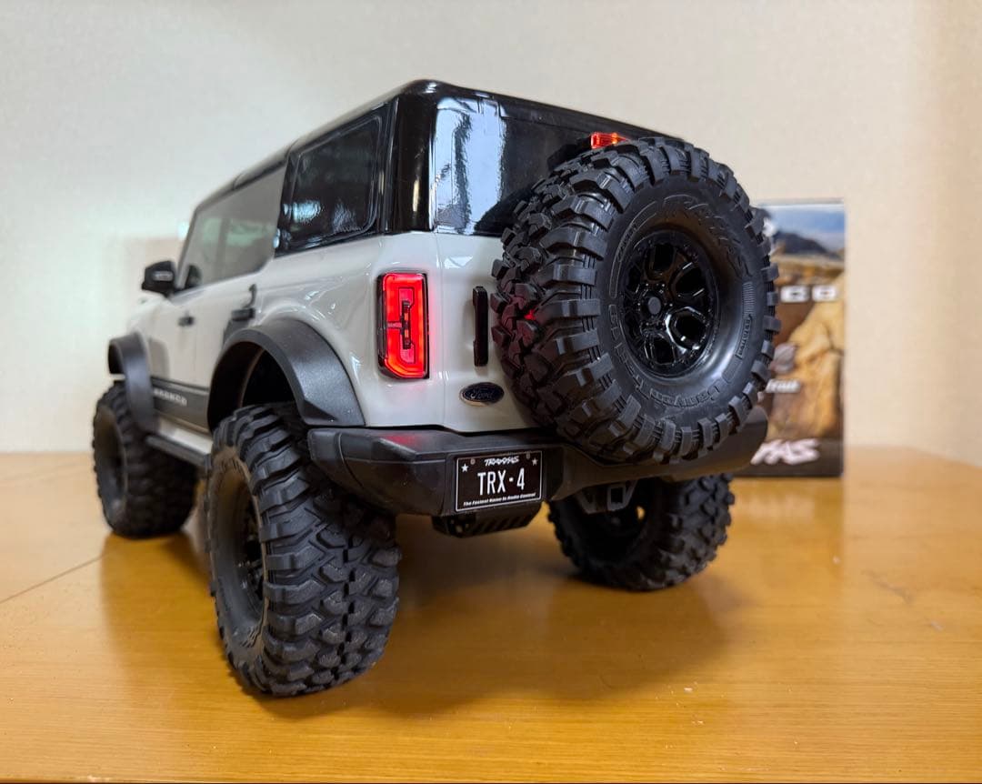 traxxas trx-4 bronco トラクサス 純正ライトユニット付き。