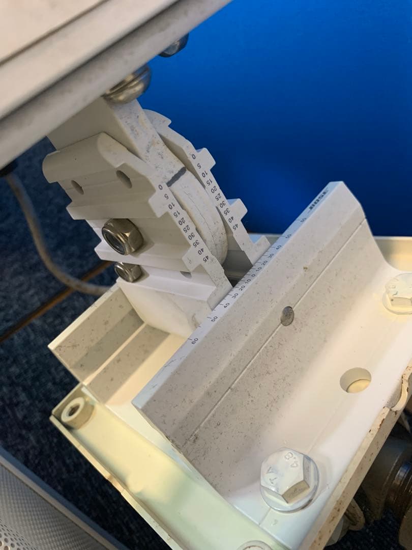 ① 2本　BOSE Panaray System 502A スピーカー金具付