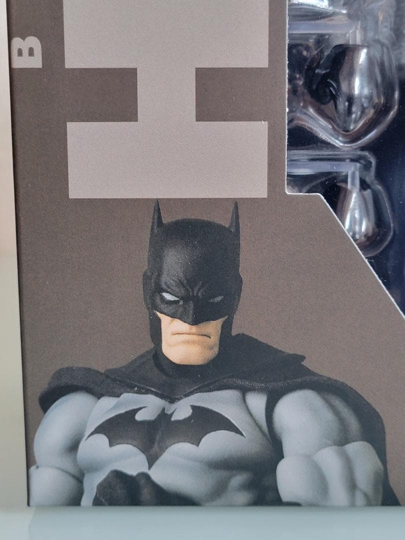 MAFEX バットマン HUSH ブラックVer. アクションフィギュア 新品