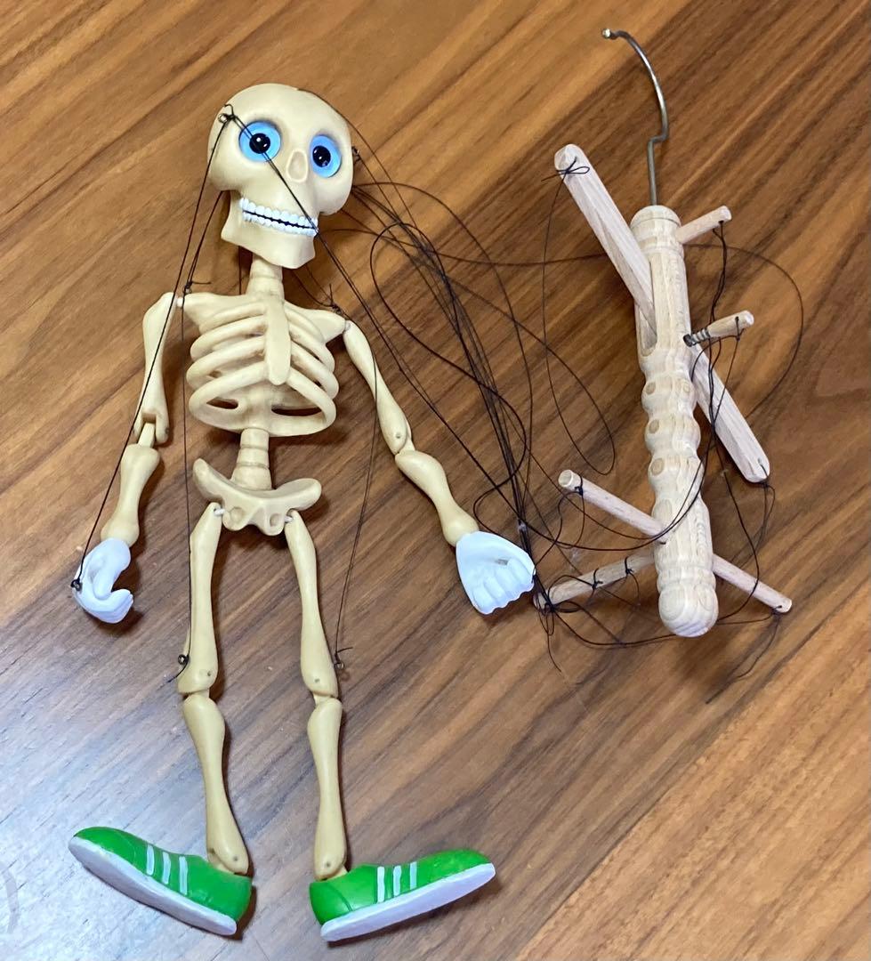 踊る骸骨マリオネット