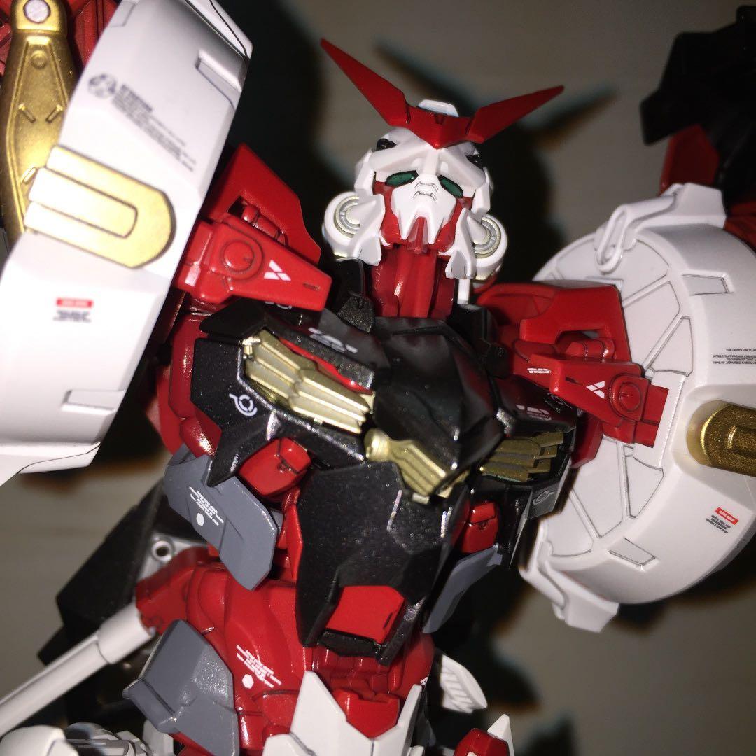 ガンプラ完成品1/100ガンダムアストレイパワードレッド　プラモデル完成品