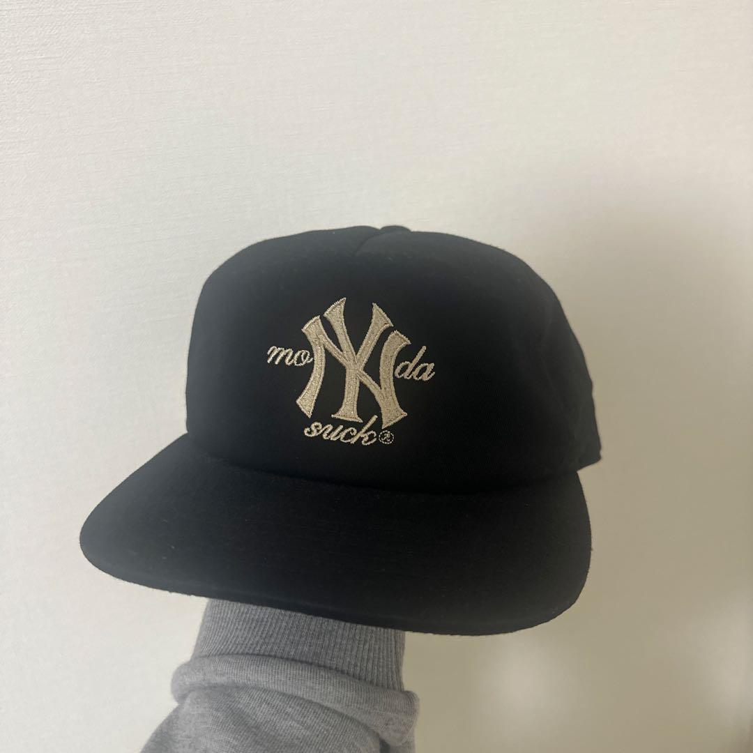Monday suck キャップ