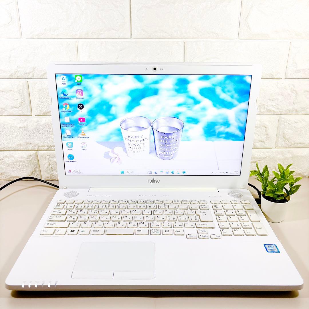 新品SSDで快適✨高性能i7 メモリ16GB ホワイト ノートパソコン 富士通