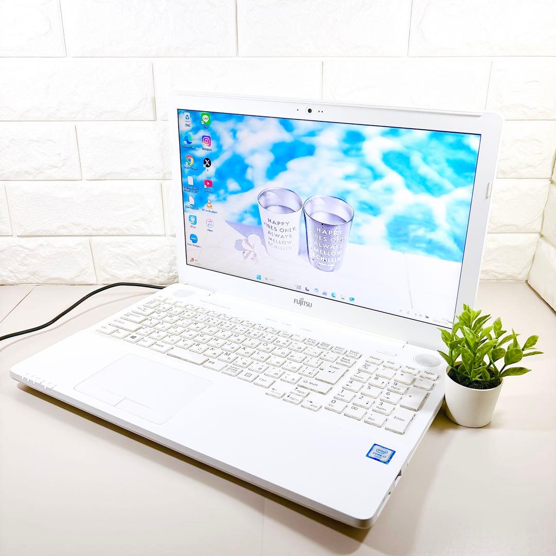 新品SSDで快適✨高性能i7 メモリ16GB ホワイト ノートパソコン 富士通