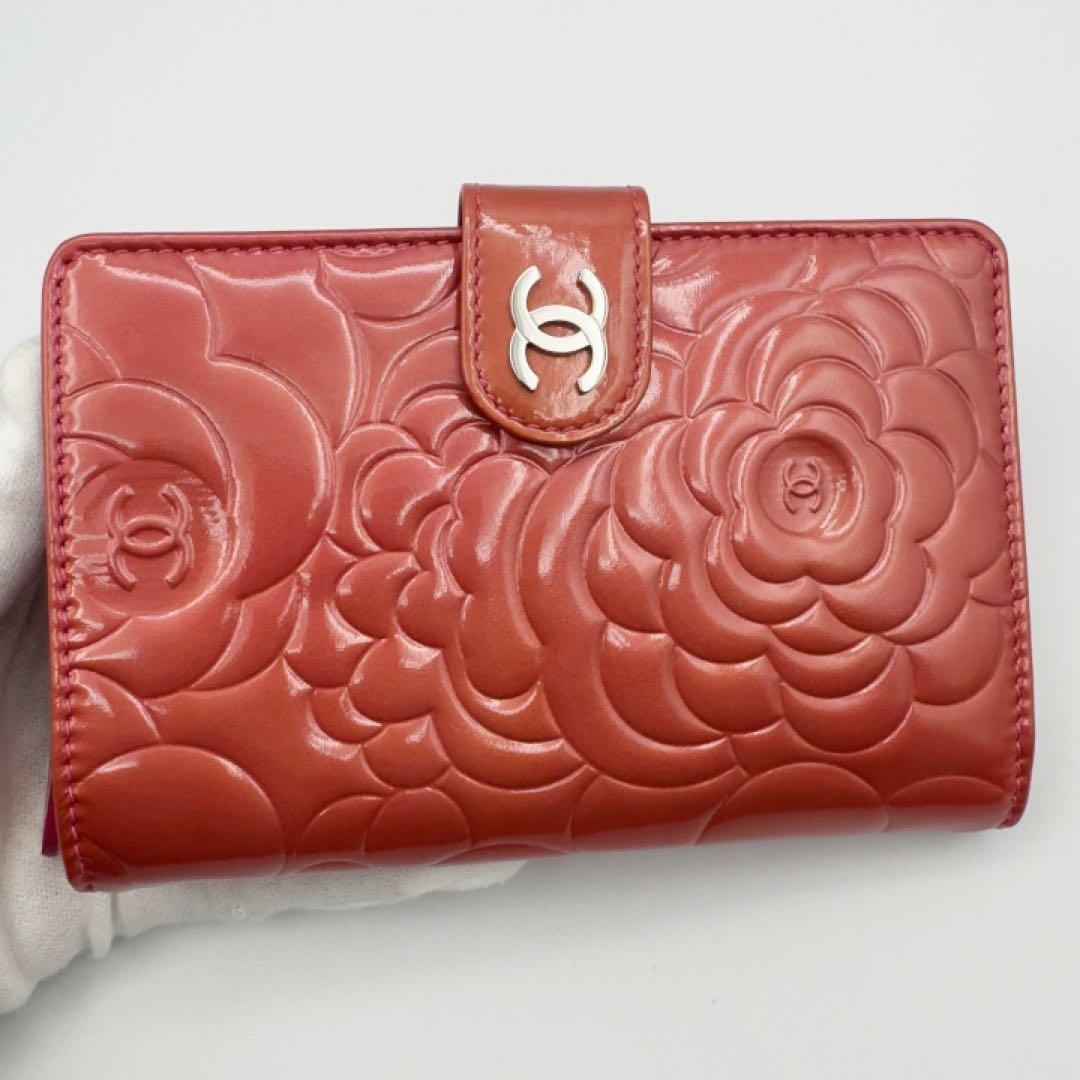 ギフト対応　シャネル財布　マトラッセ　カメリア　ミディアムウォレット　エナメル