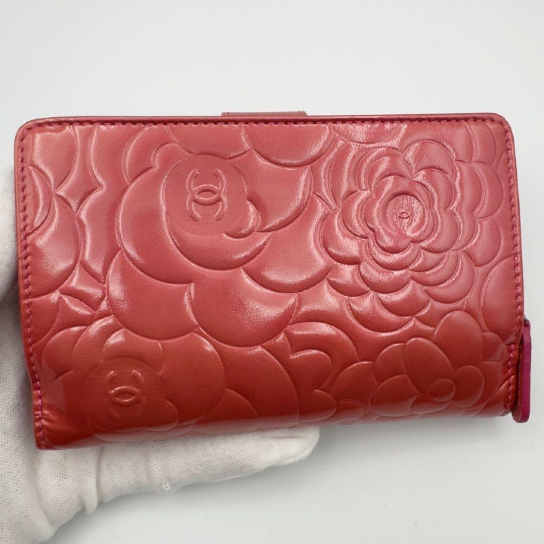 ギフト対応　シャネル財布　マトラッセ　カメリア　ミディアムウォレット　エナメル