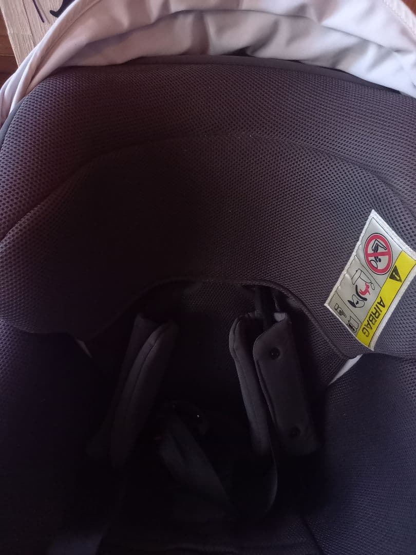 モユキ　Combiチャイルドシート※ダメージ品